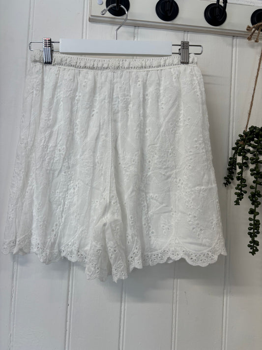 Broiderie Shorts
